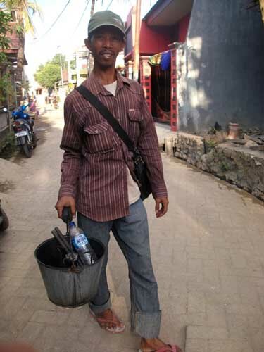 Imam (27), tukang wantex keliling di Jalan Sukaria 13 B, Kota Makassar.